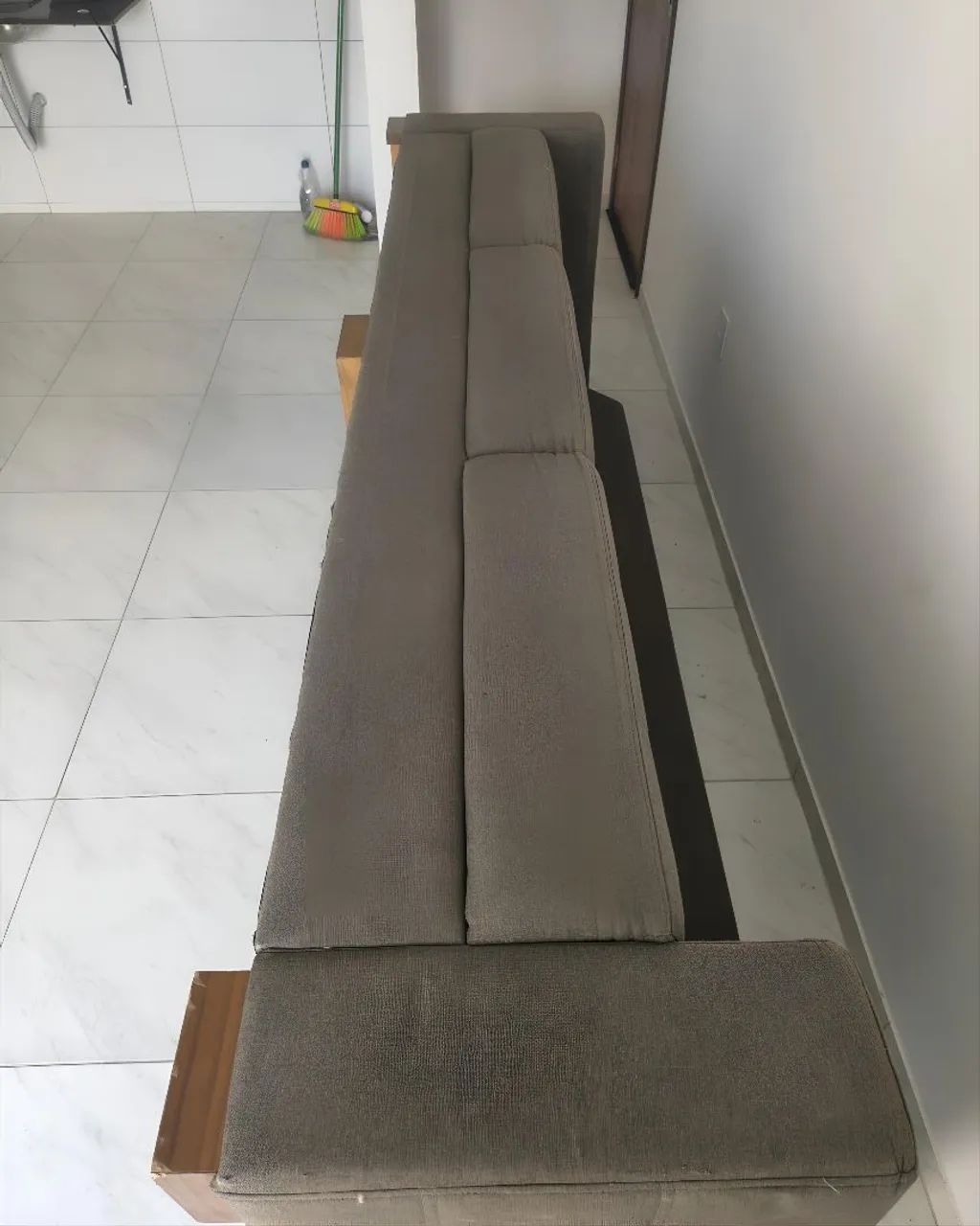 **VENDO SOFÁ DE 3 LUGARES - SEMINOVO!**  - Foto 2