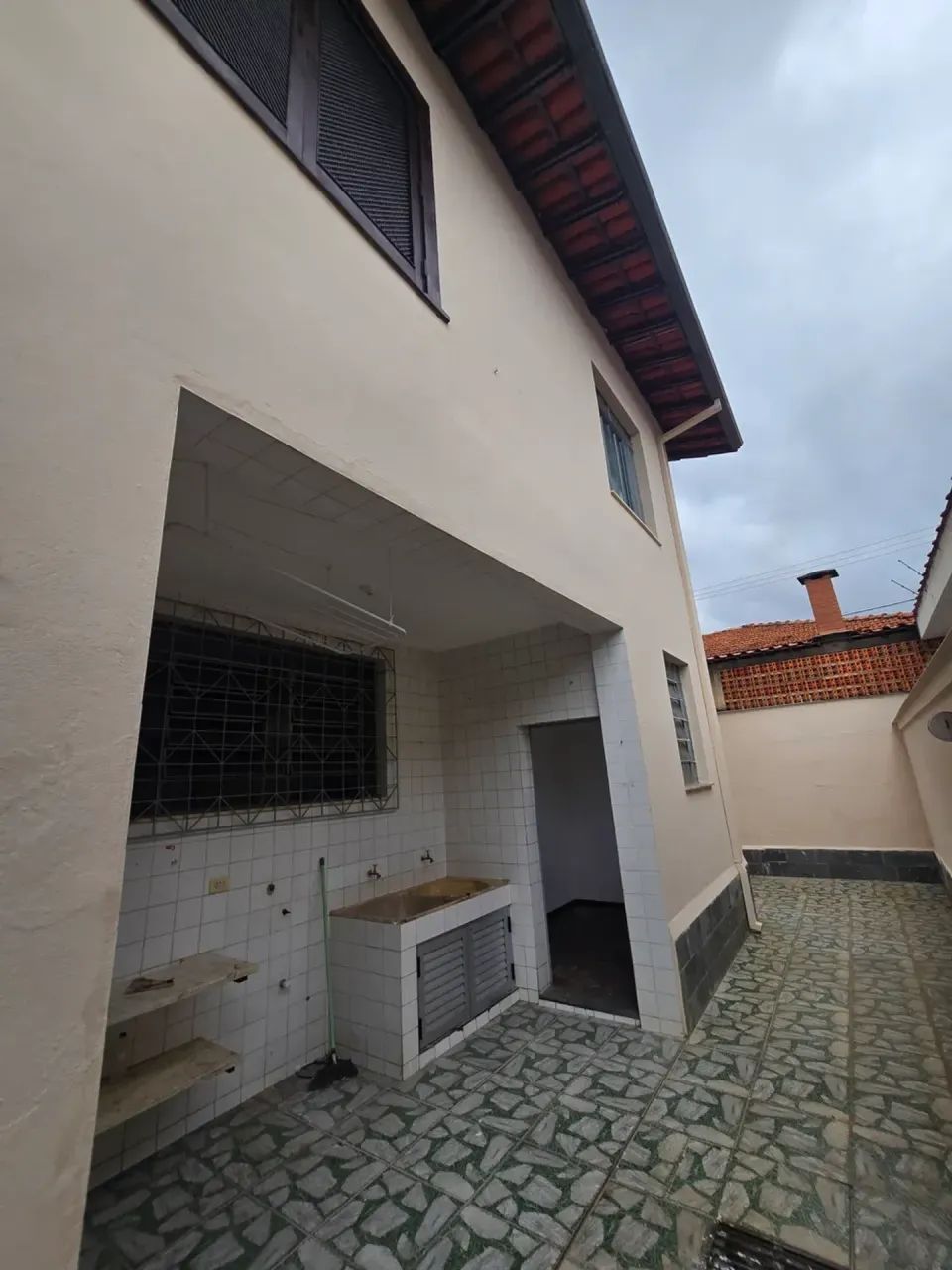Excelente Casa 5 quartos 3 salas Varanda - pertinho do EPA - Foto 5