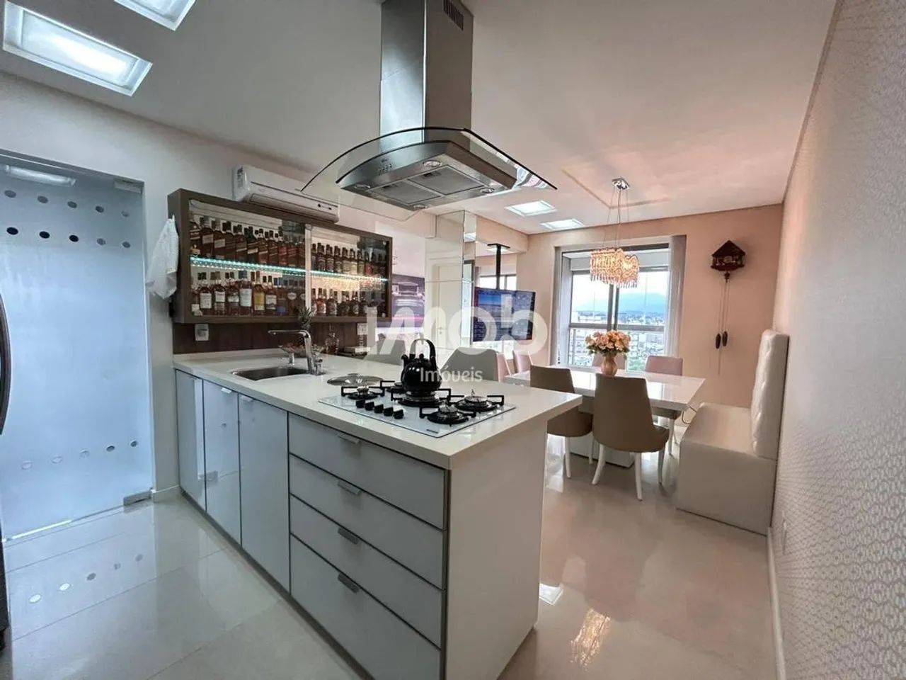 APARTAMENTO COM SUÍTE + 1 QUARTO - CENTRO