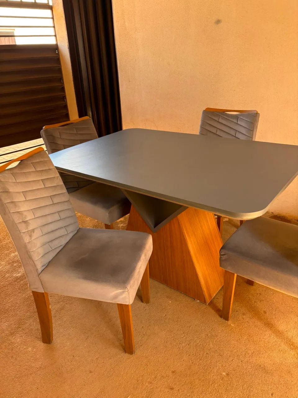 Conjunto de Mesa de Jantar com 4 Cadeiras - Excelente Estado - Foto 5