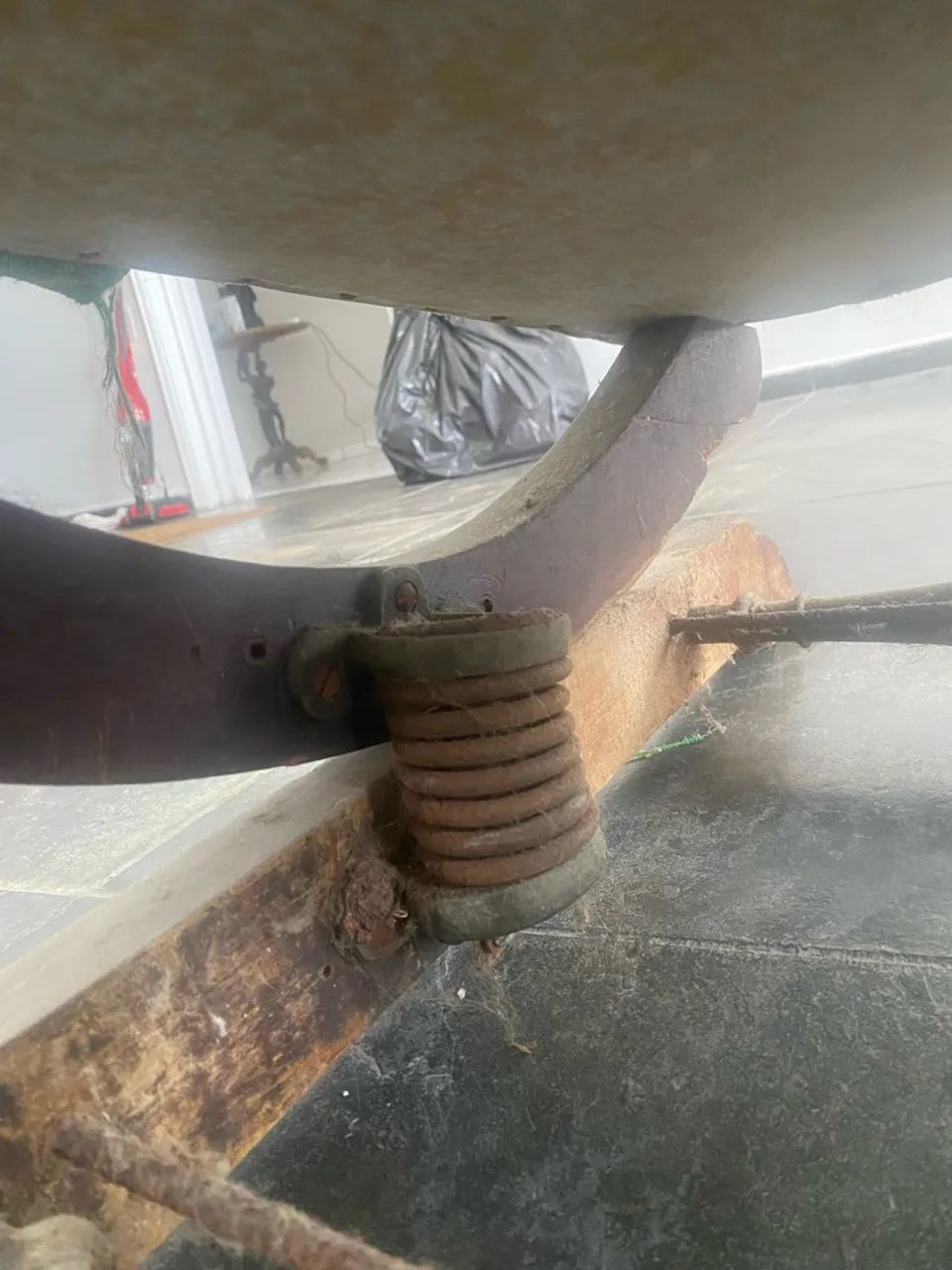 Vendo cadeira de balanço antiga  - Foto 3