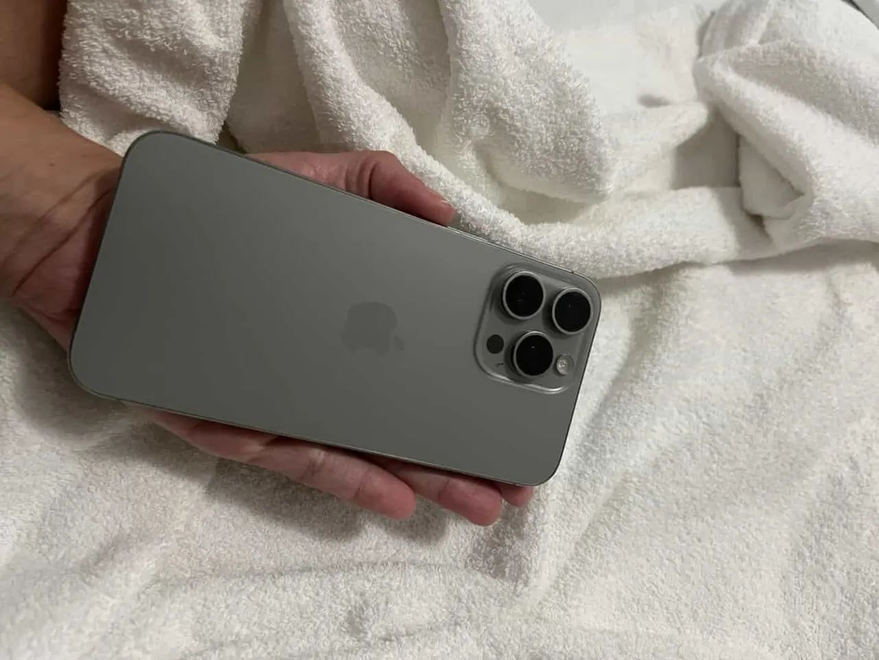 Celular iPhone 15 pro Max 250g - Foto 3