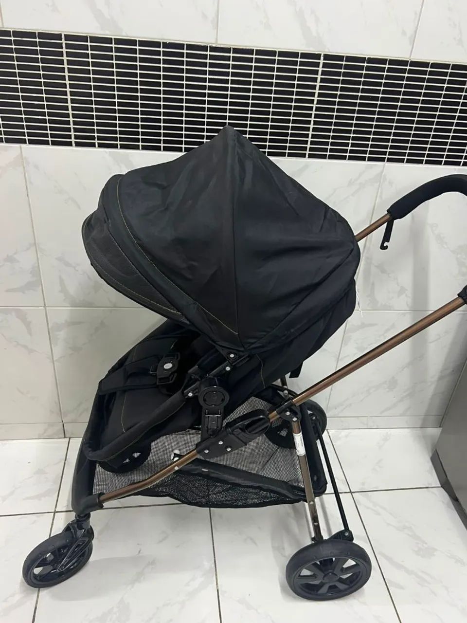 Kit carinho de bebê com bebê conforto e suporte para carro 