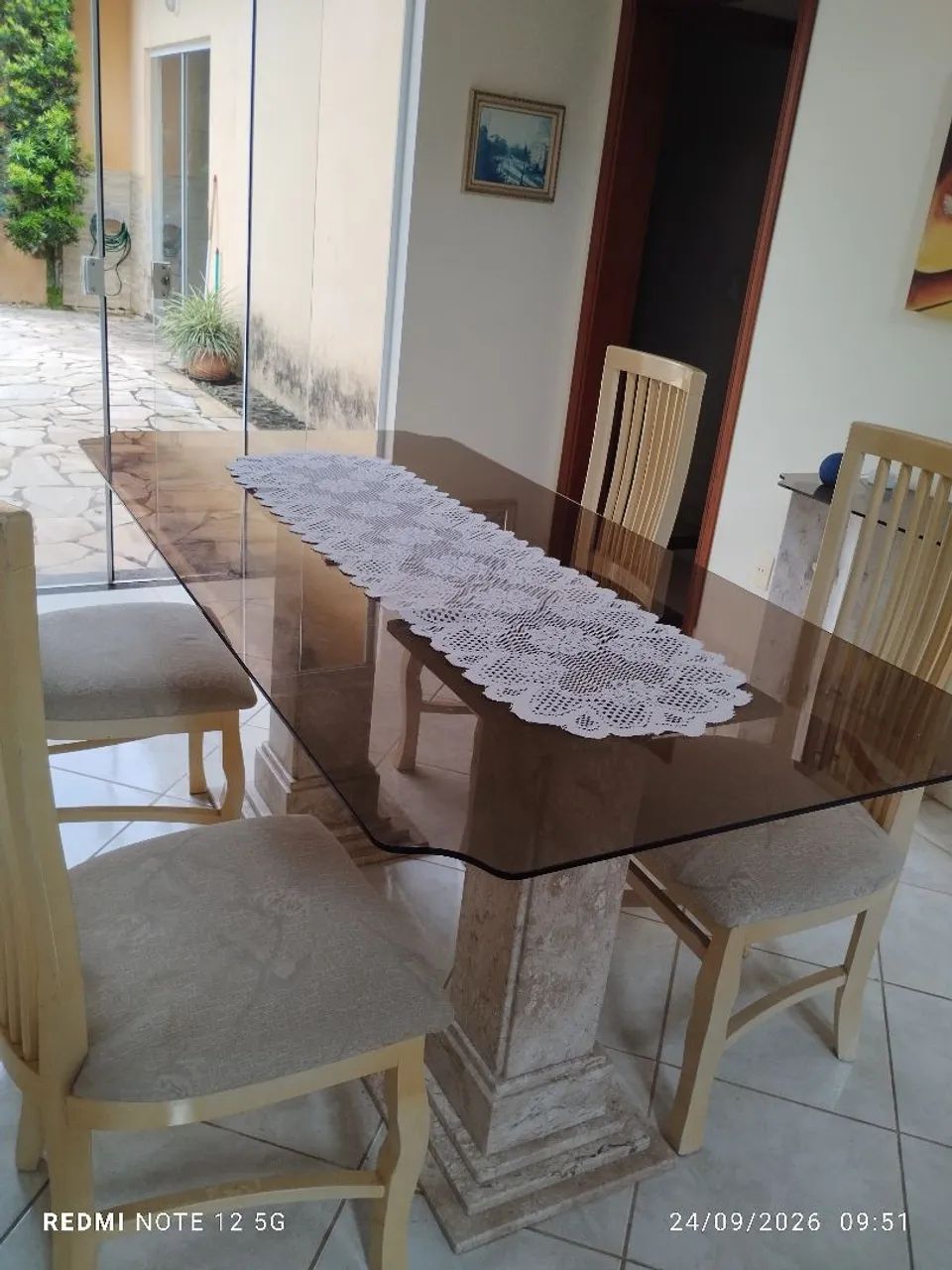 Mesa de jantar e aparador 