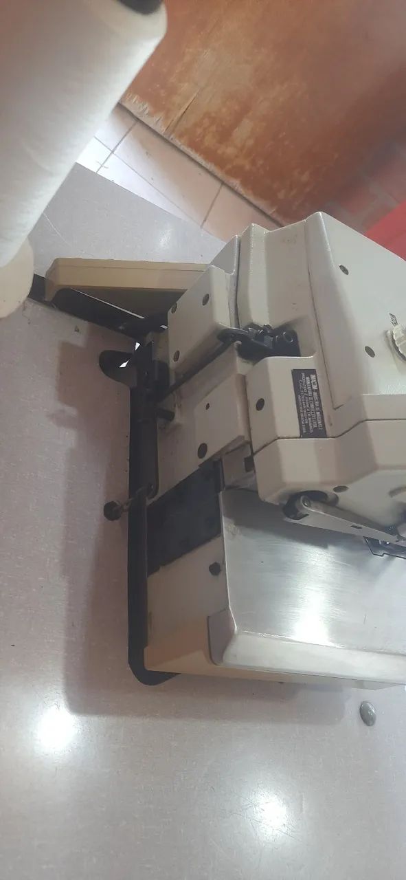 Máquina de costura  - Foto 3