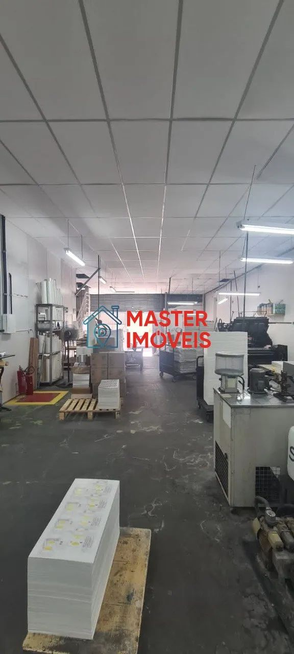 EXCELENTE GALPÃO COM 300 M²