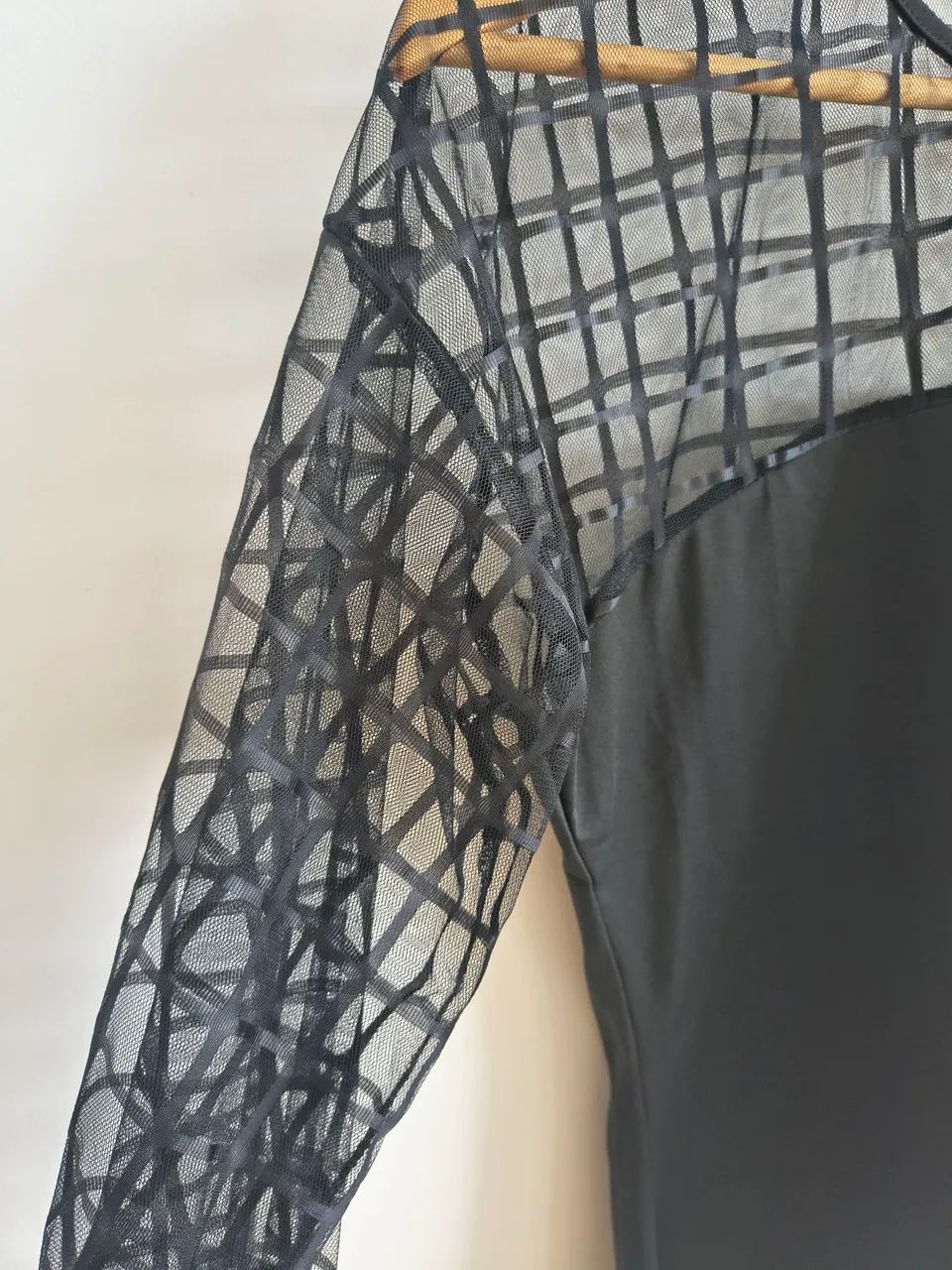 Camisa Preta com Mangas Transparentes - Foto 3
