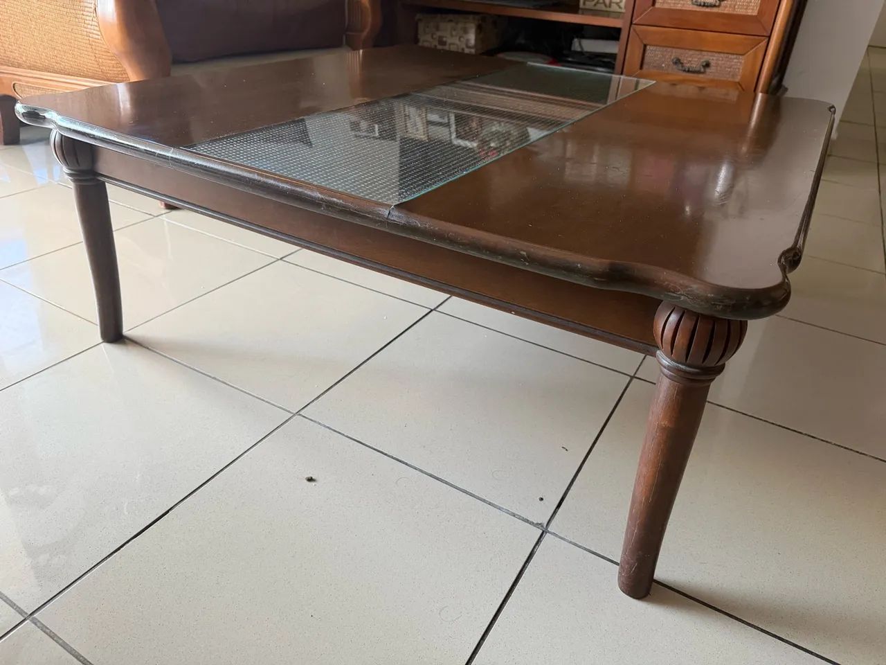 Mesa de centro em madeira com vidro - Foto 4