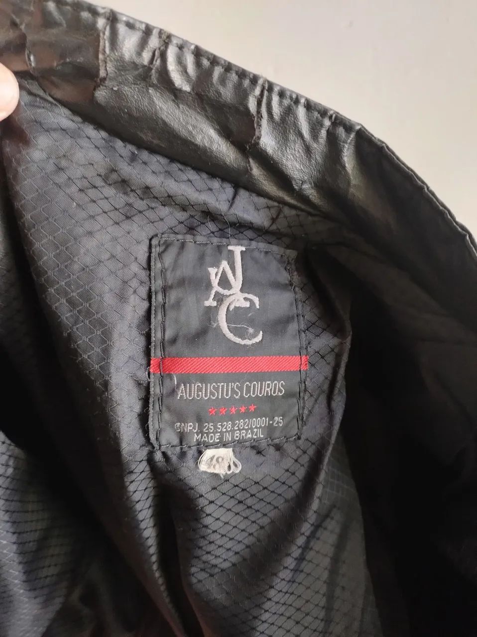 Blusa de motoqueiro em couro 