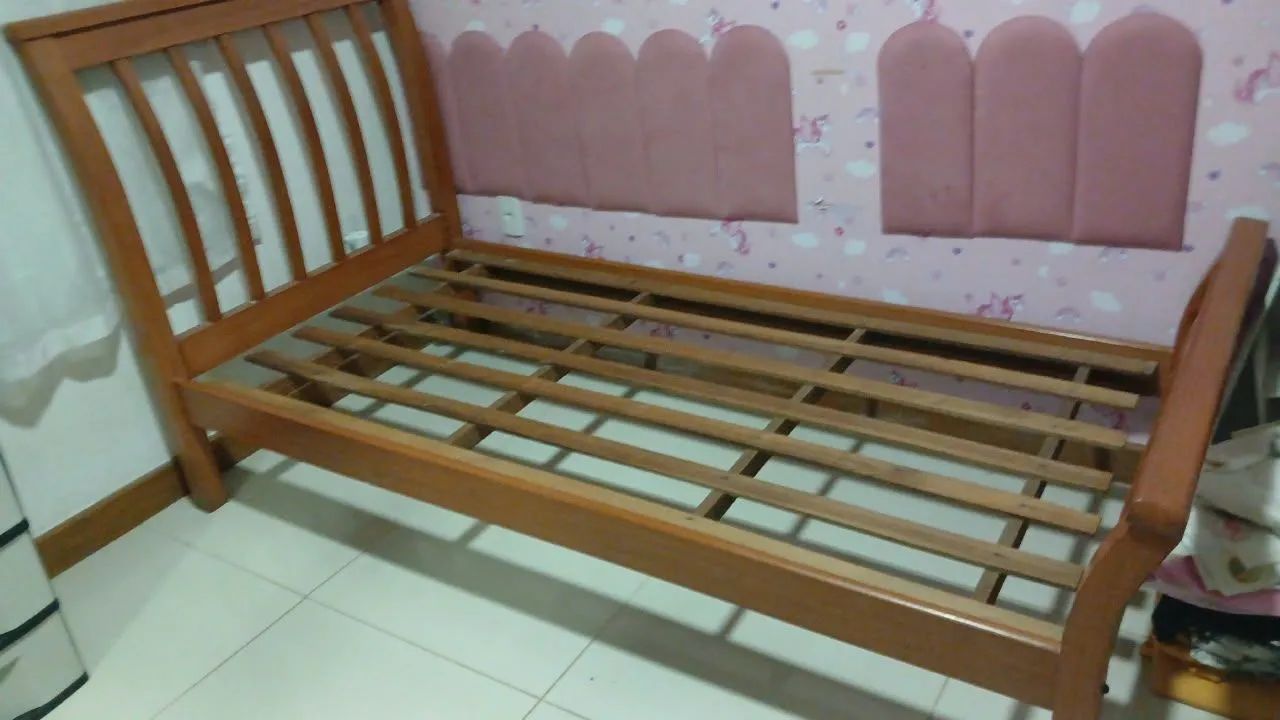 Vendo cama solteiro madeira maciça  - Foto 2