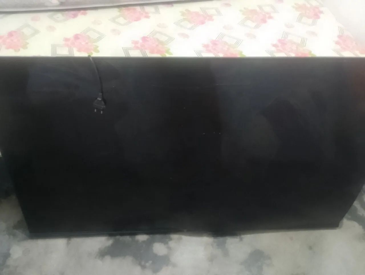Vende se tv para retirada de peças 