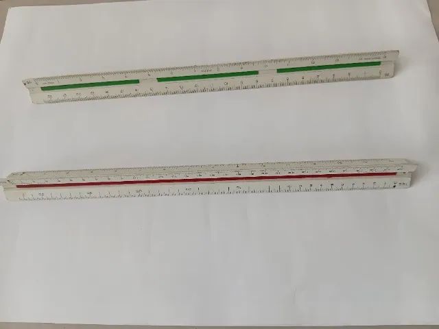 DUAS PEÇAS REGUA ESCALIMETRO 30CM