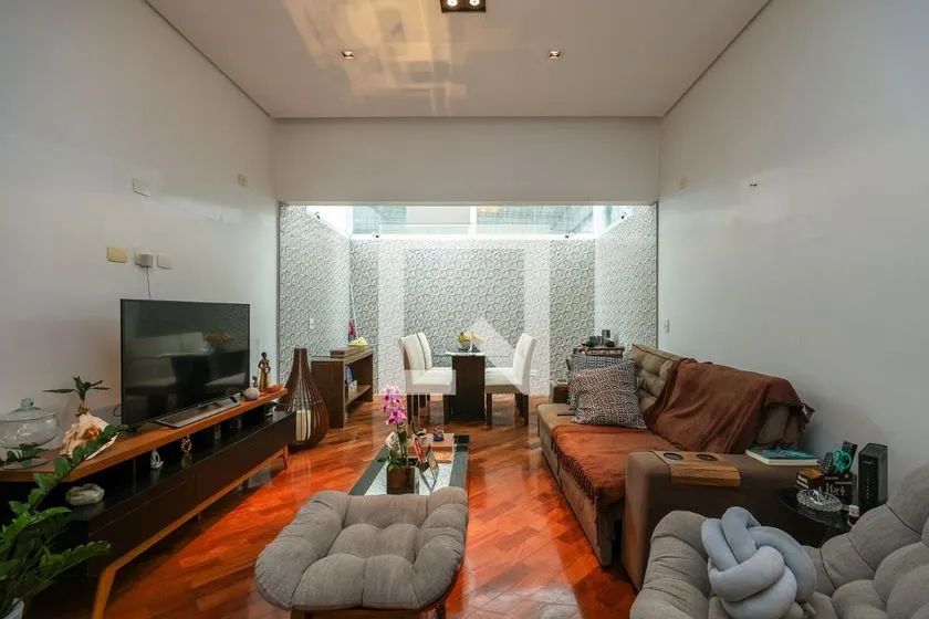 Casa à Venda - Real Parque, 2 Quartos, 200 m2