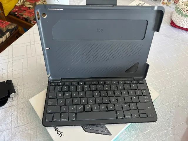 Capa teclado Slim Folio logitech - ipad 6ª geração - Foto 3