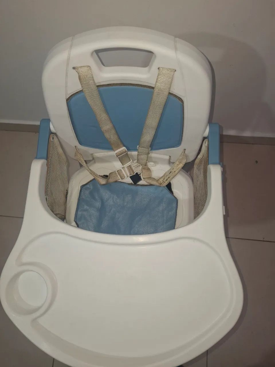 Cadeira de alimentação usada
