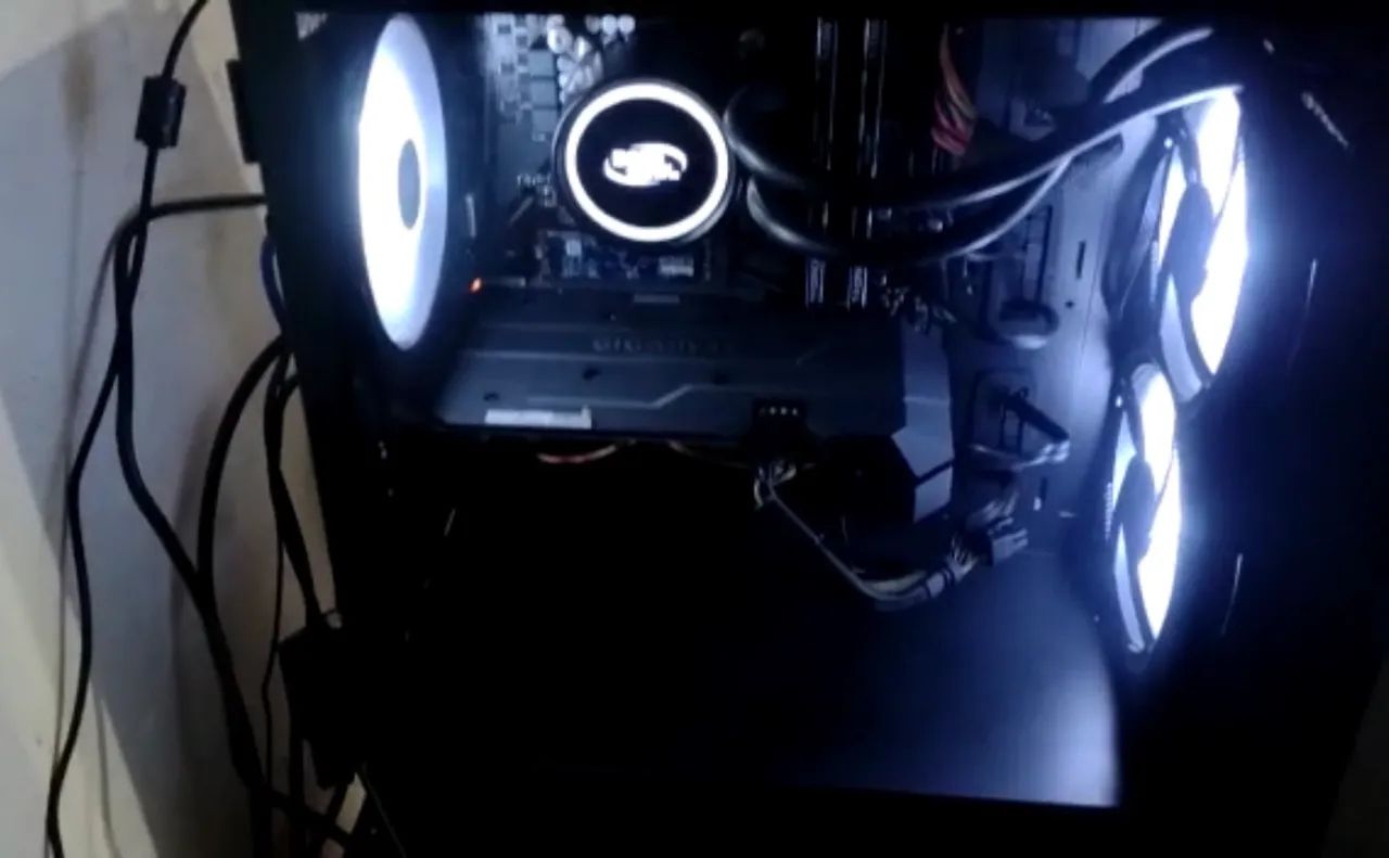 IMPERDÍVEL- PC Gamer em perfeito estado - Foto 2