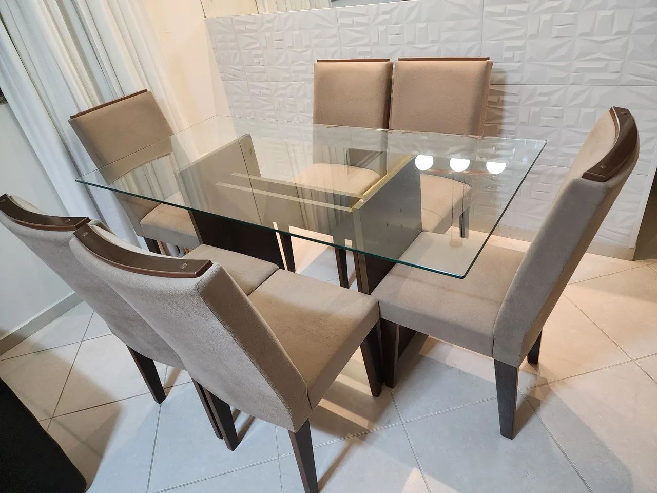 Mesa de jantar tampo de vidro com 6 cadeiras