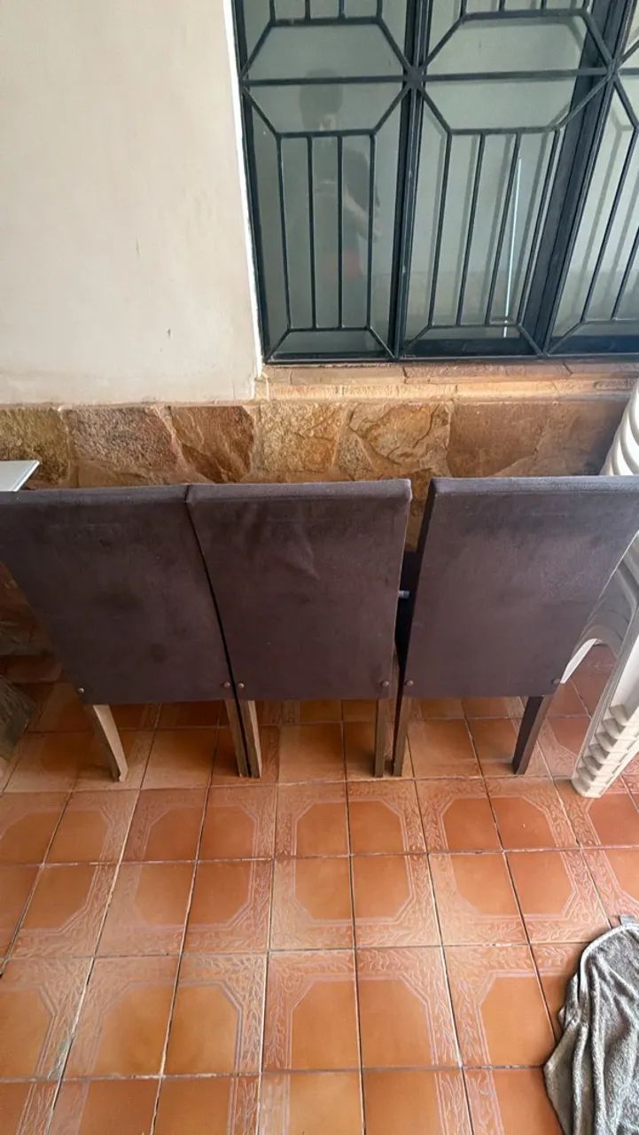 Vendo mesa de cozinha com 3 cadeiras  - Foto 4