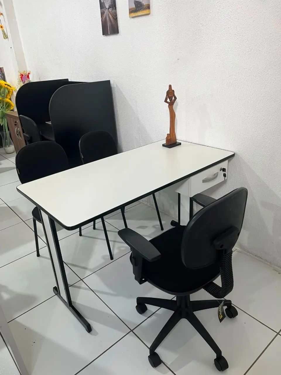 Mesa pé de ferro  branca
