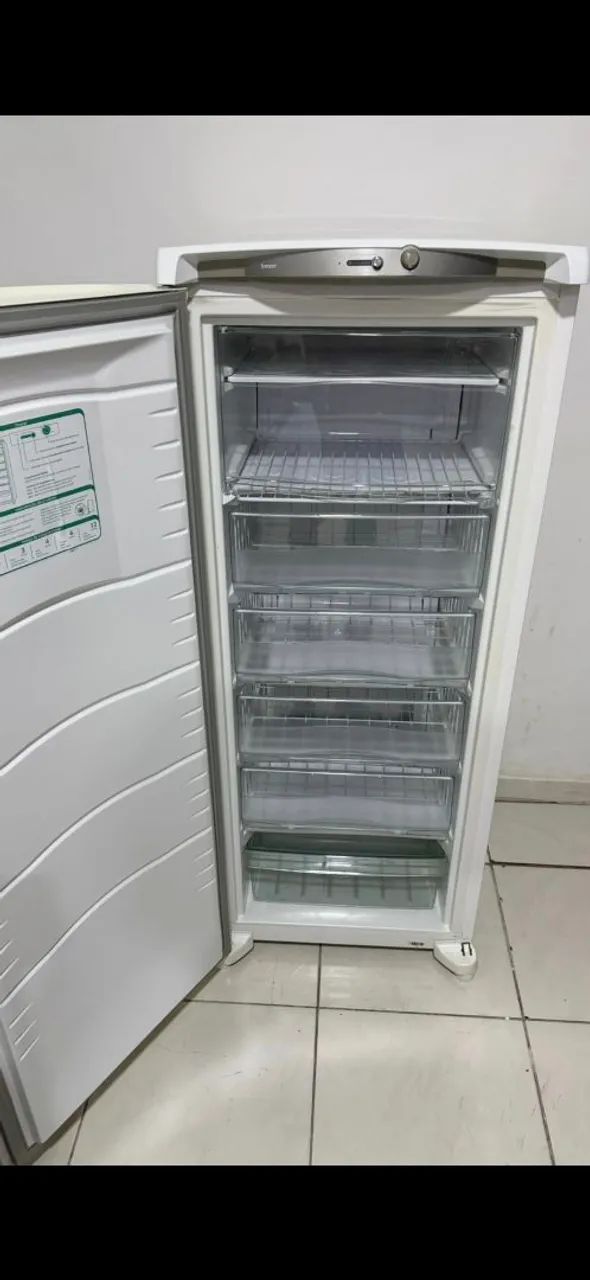 Freezer vertical consul 230 lts 