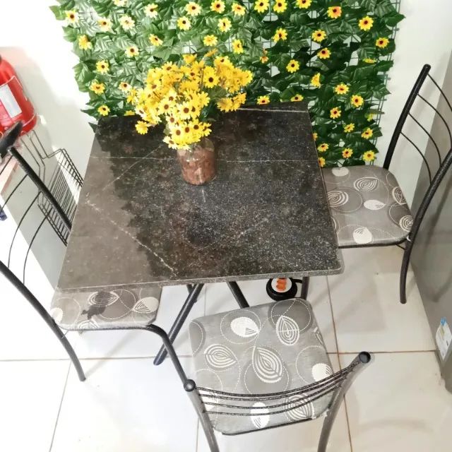 Conjunto Mesa Quadrada + Cadeiras