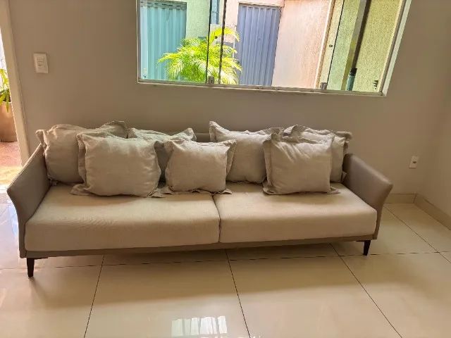 Sofá - 4 lugares em linho.