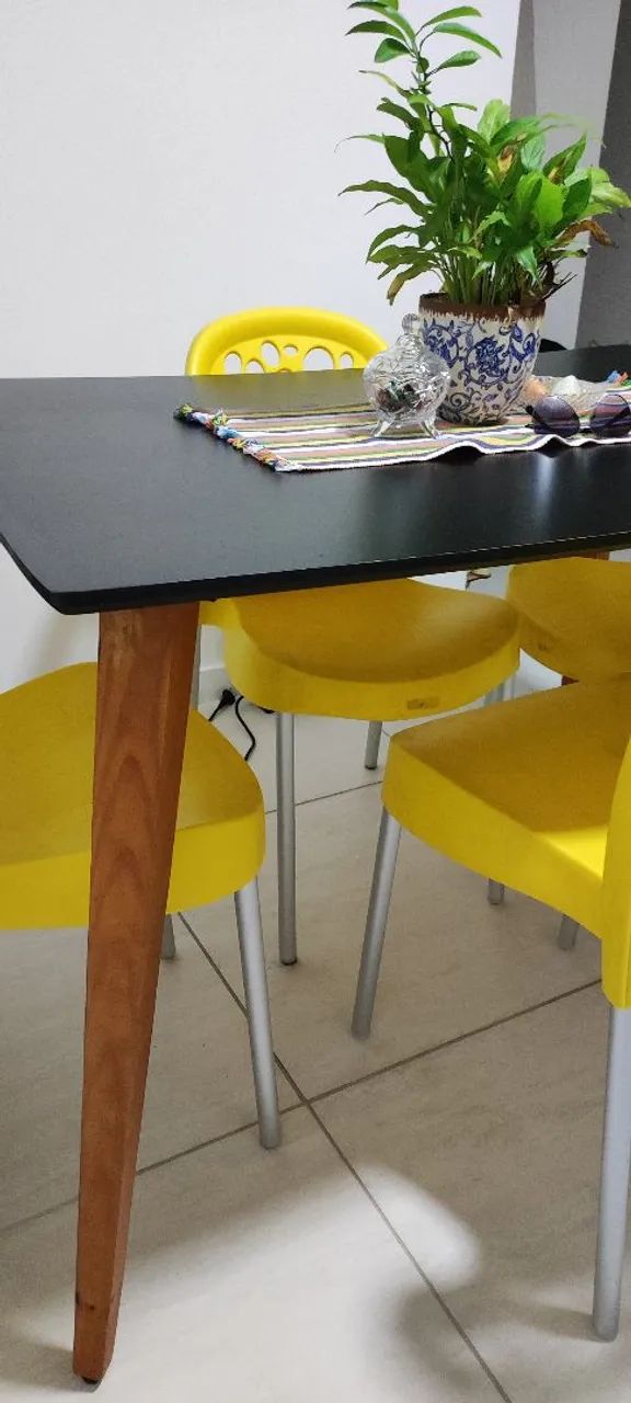 COMPRE A MESA E LEVE AS CADEIRAS DE BRINDE