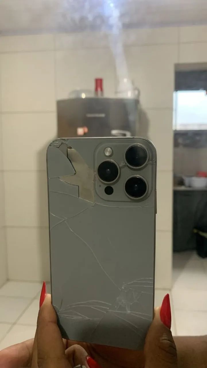 iPhone XR na carcaça do 15 