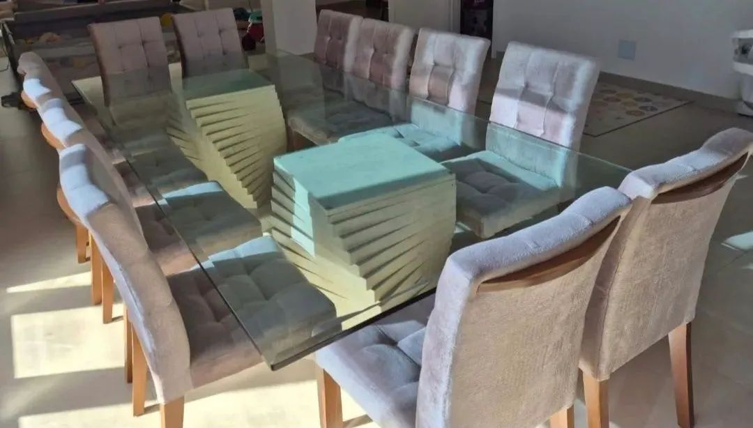 Mesa de alto padrão com 14 cadeiras - Foto 5