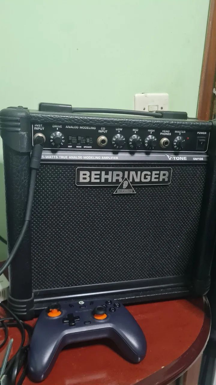 Amplificador Behringer