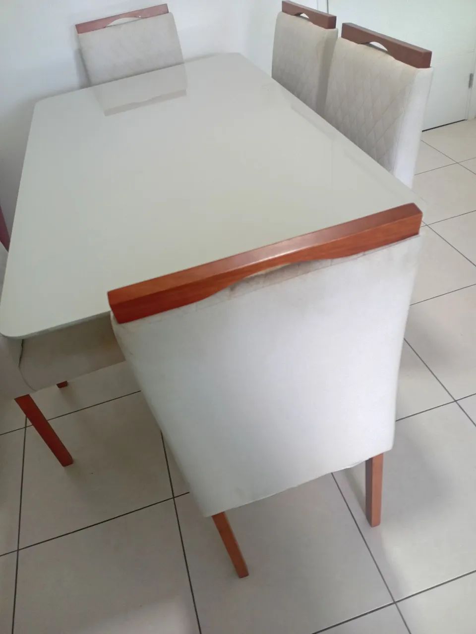 Vendo conjunto de mesa de jantar retangular com tampo de vidro laqueado e 6 cadeiras  - Foto 5
