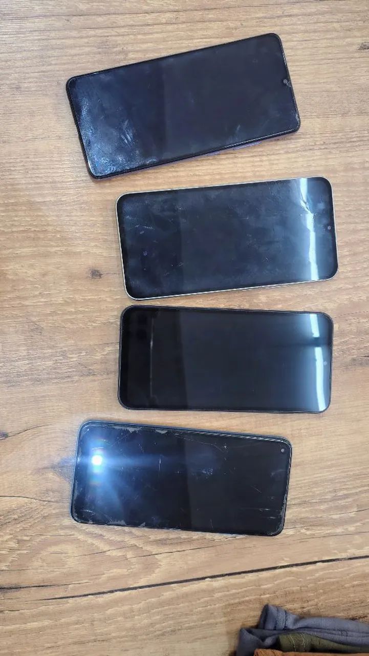 4 celulares com defeito 