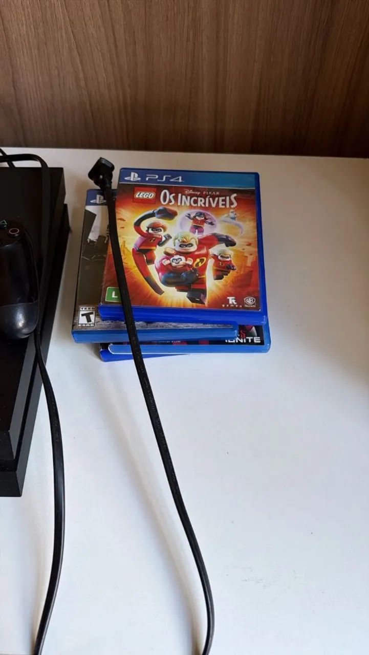 PS4 Sony   preto com 2 controle  - Foto 4