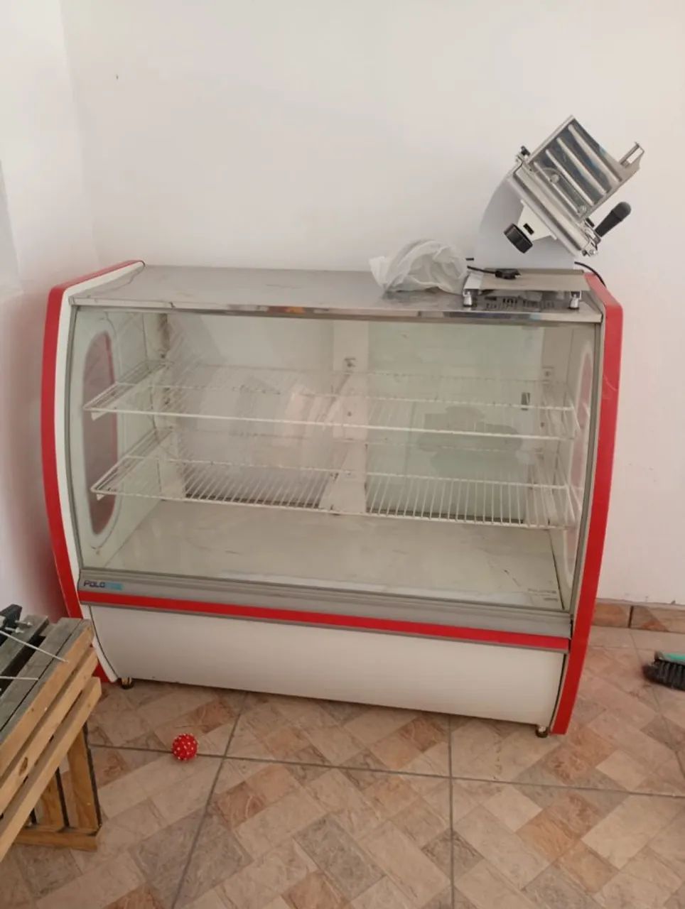 Vende-se Balcão expositor Não e Refrigerado