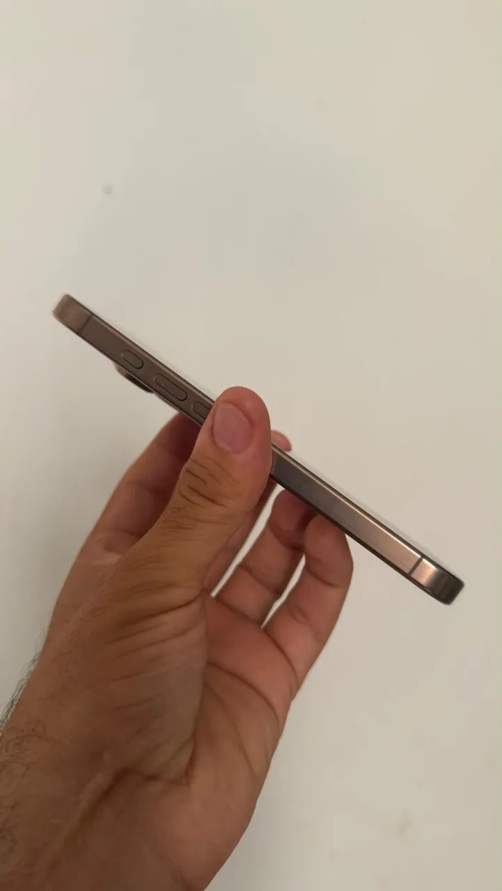 iPhone 16 pro 256 gb - Foto 3