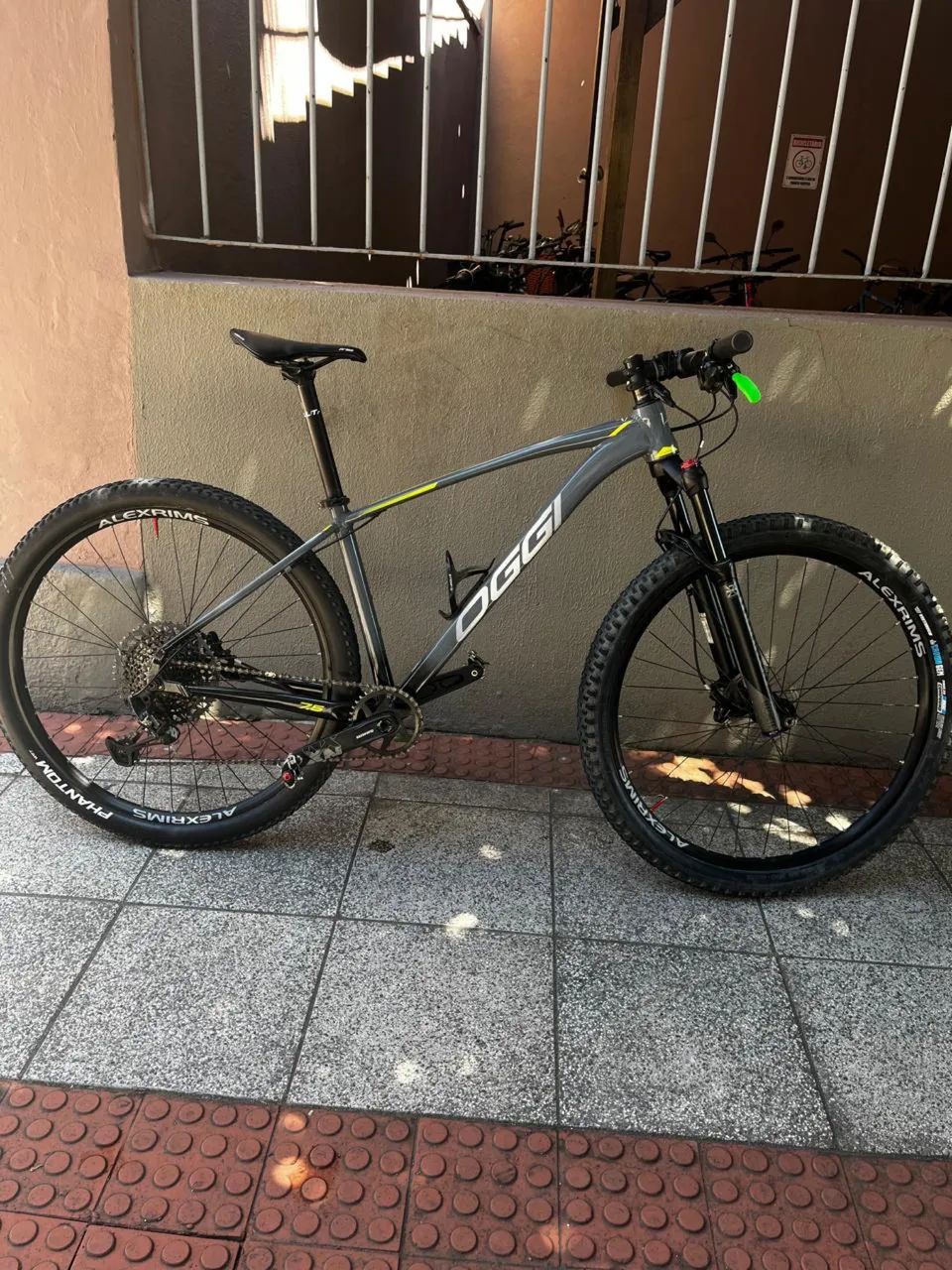 VENDO BARATO 