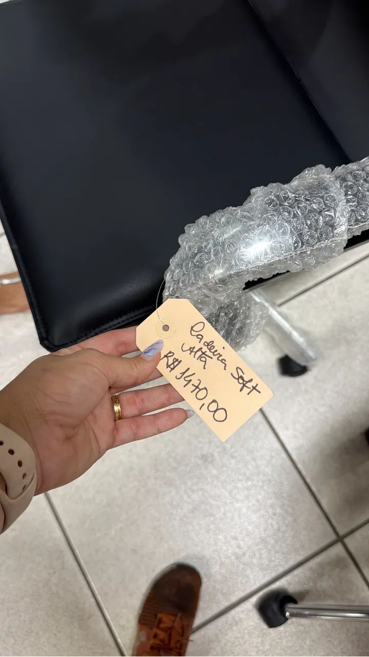 Vendo cadeira de escritório  - Foto 4
