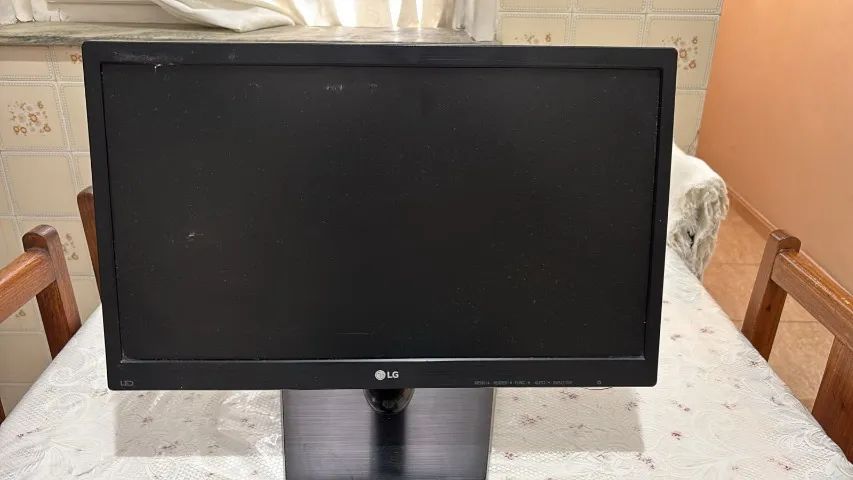 Monitor LG Flatron 20M37AA-B - Para Reparo / Peças