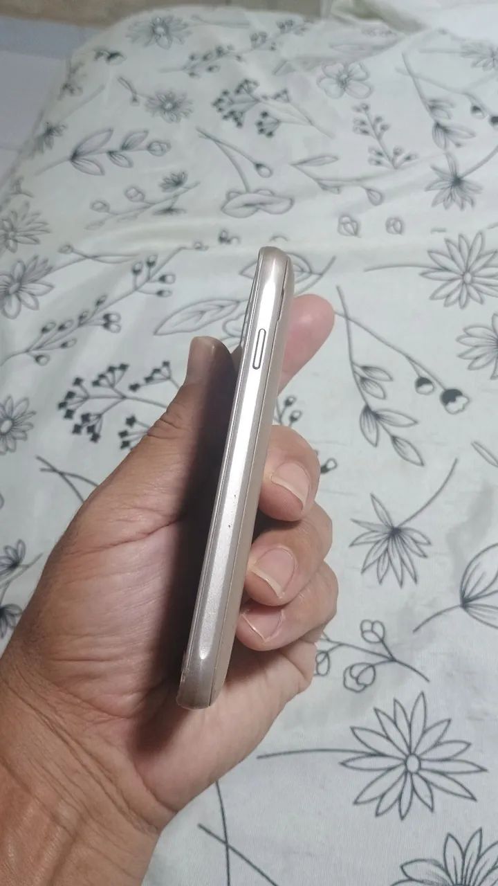 Samsung j1 dourado  - Foto 5