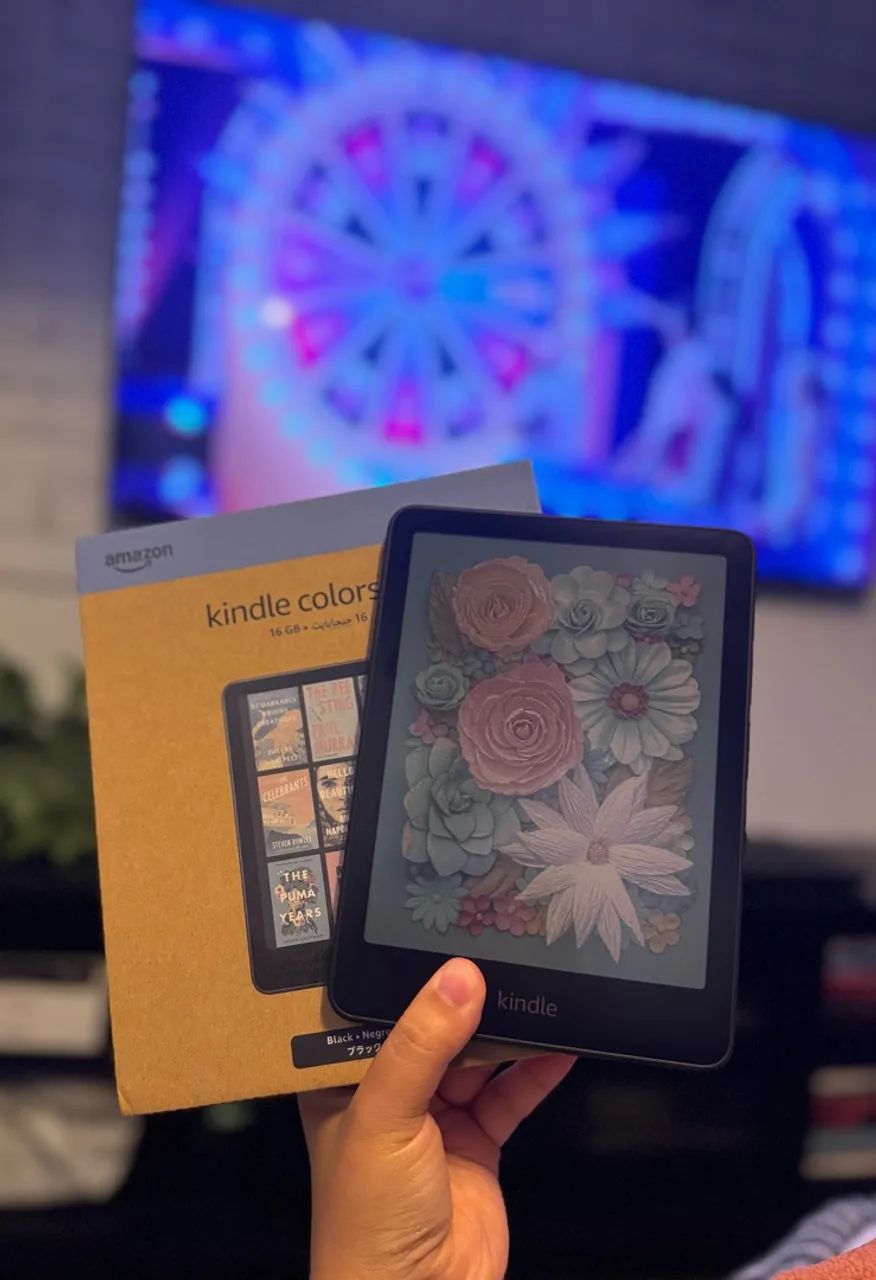 Kindle Colorsoft com capa e adesivos 