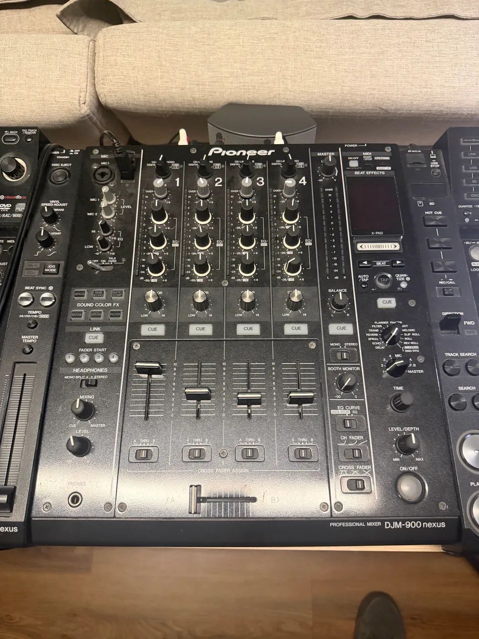 Par CDJ 2000 nexus e mixer DJM 900 nexus