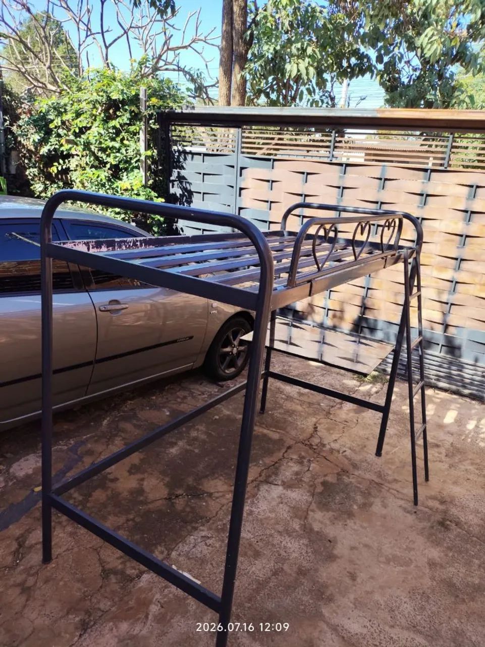 Cama solteiro alta com mesa - Foto 5