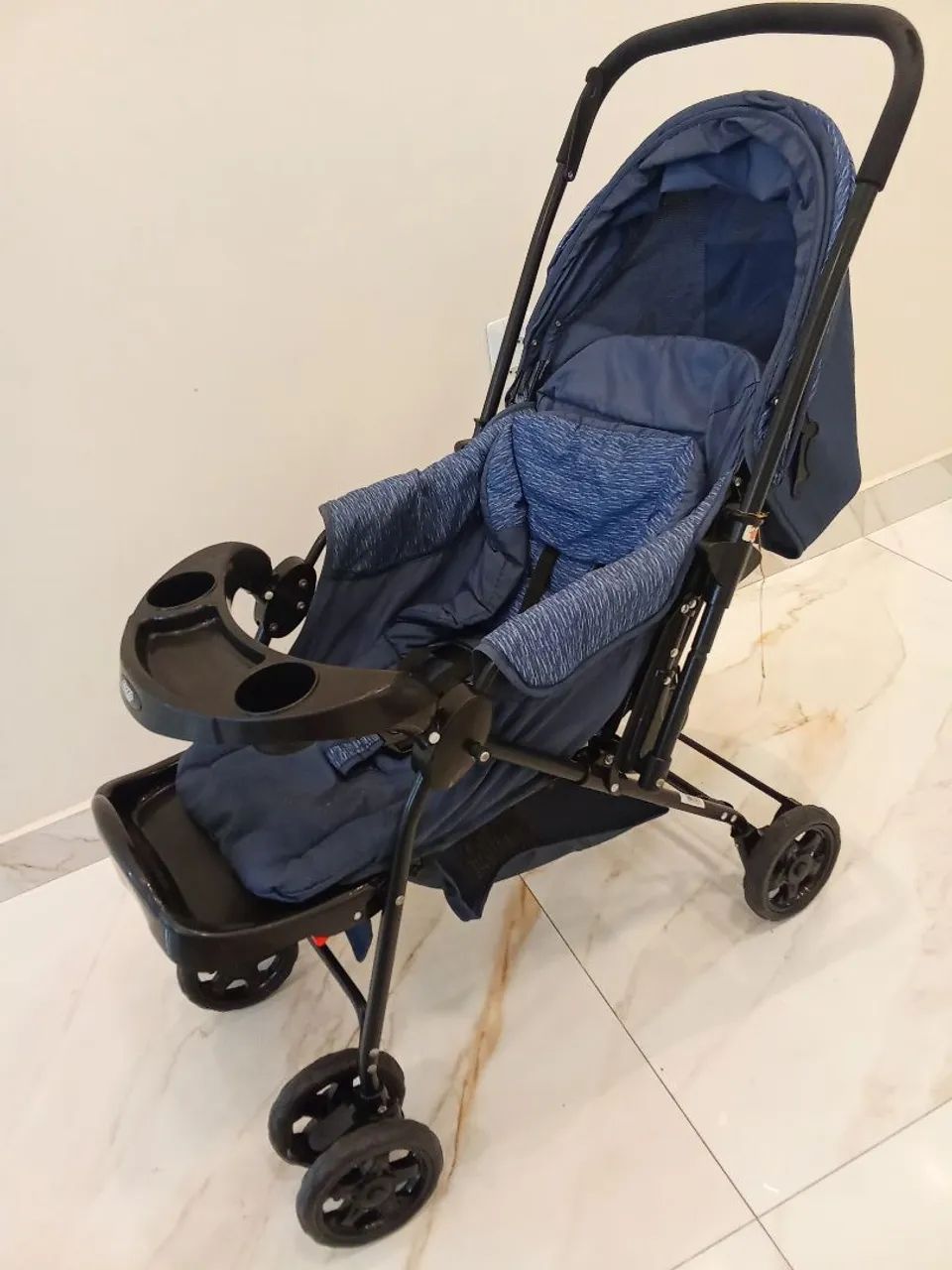 Carrinho de bebê e bebê conforto - Foto 2