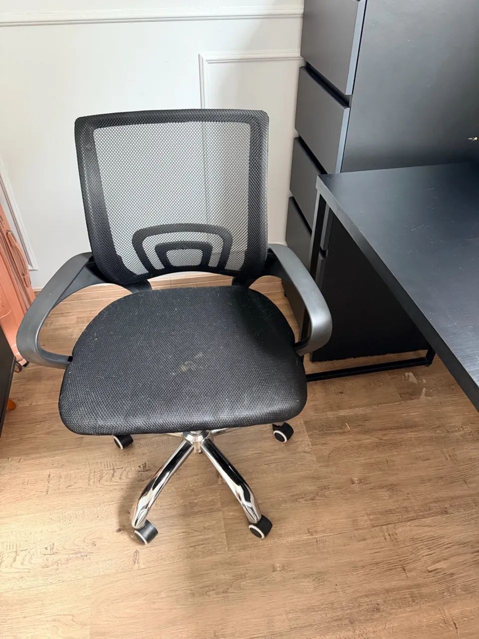 Conjunto de escritório, mesa, armário e cadeira.  - Foto 3