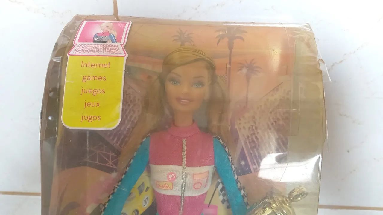 Barbie I Can Be Piloto de Formula 1 com Caixa - Foto 2