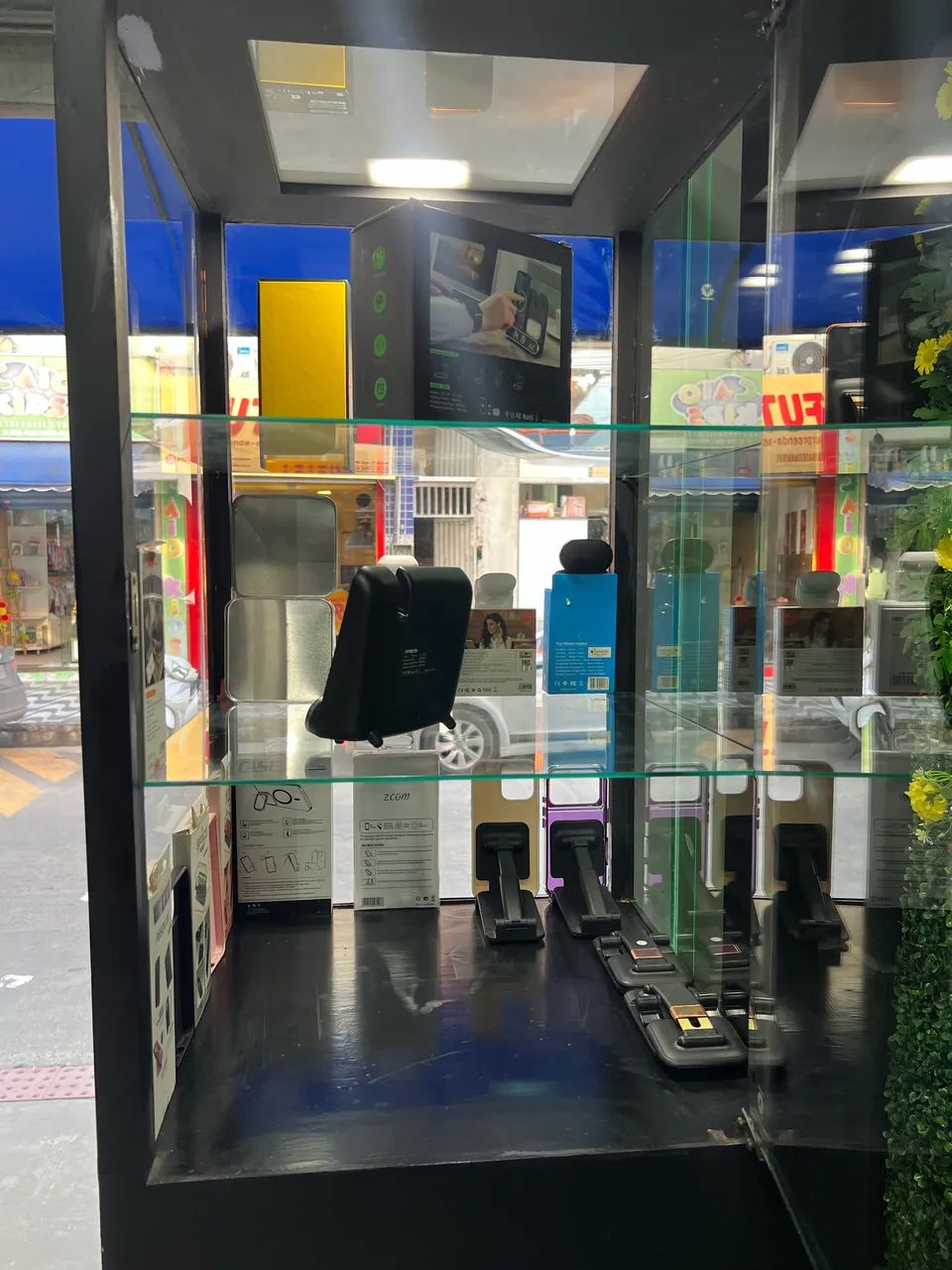 Vitrine de loja com rodinha e chave  - Foto 5