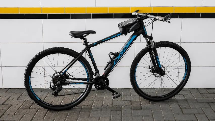 Bicicleta Oggi aro 29 com suspensão e freio a disco