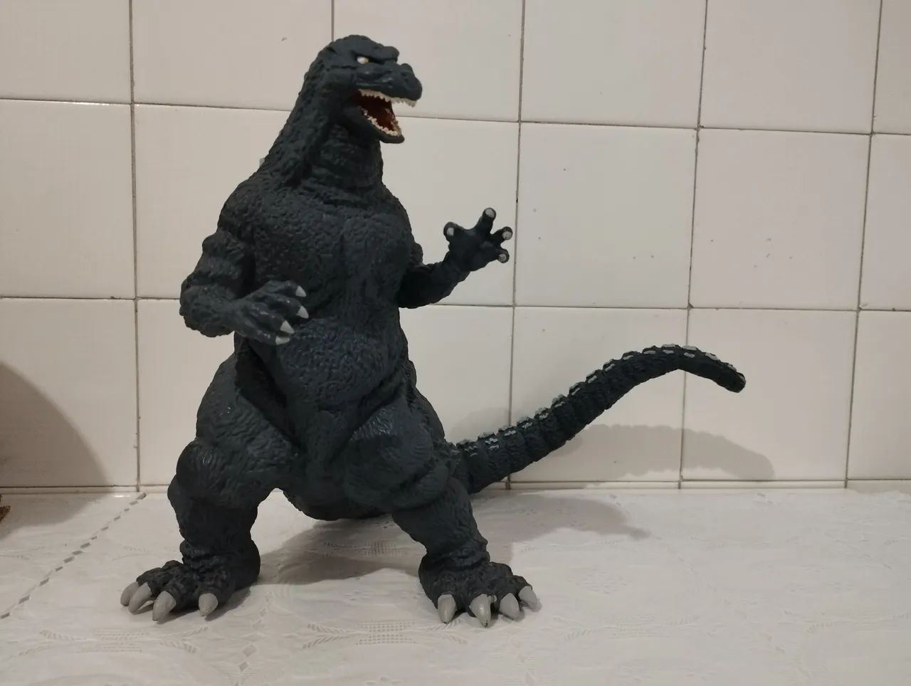Cofre Godzilla Heisei - Diamond Select Toys - Foto 4