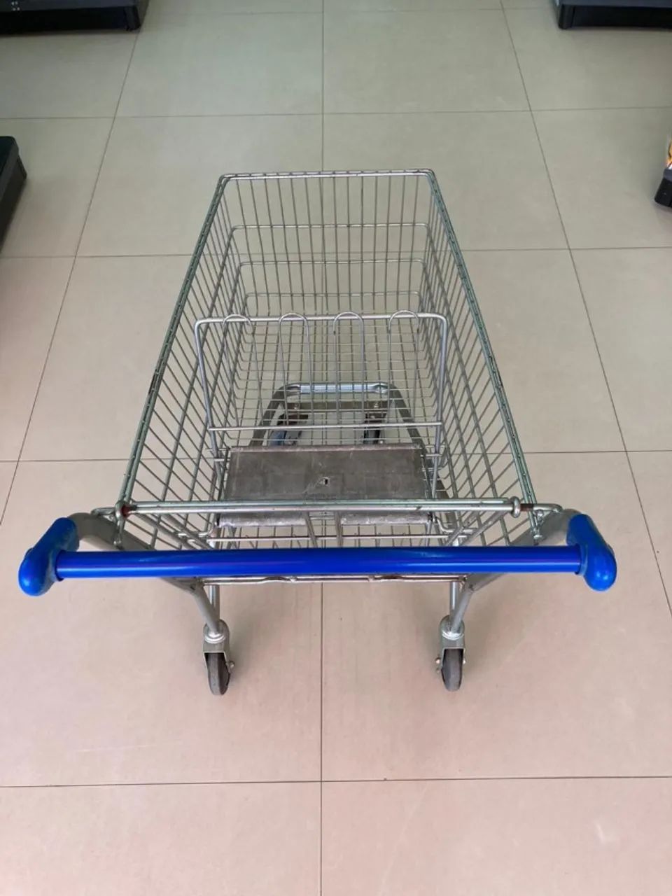 Carrinho de supermercado grande