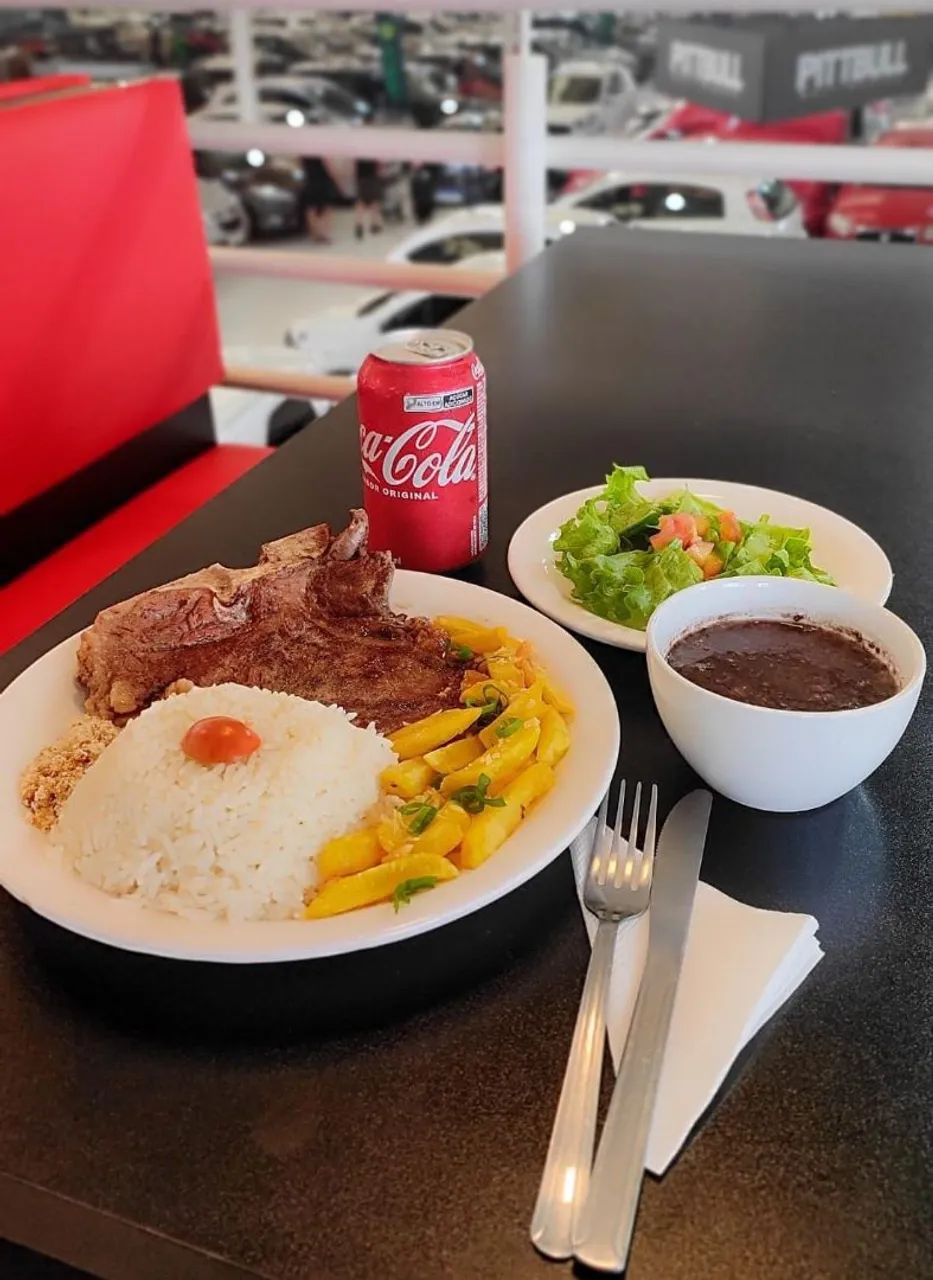 Restaurante no Xaxim contrata 